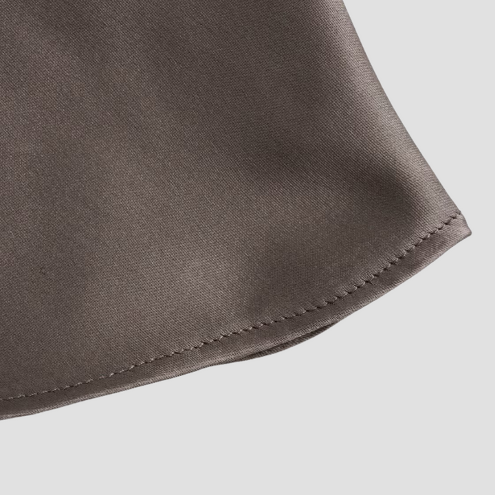 Jessica | Dames Mouwloze Satijnen Rugloze Blouse