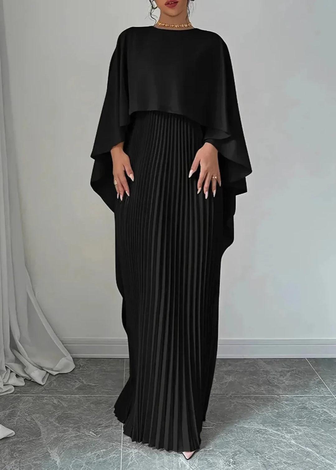 Alicia | Dames Geplooide Cape Maxi Jurk Voor Bruiloftsgasten