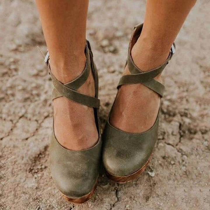Eliza | Dames Schoenen Met Gespband En Plateauhak