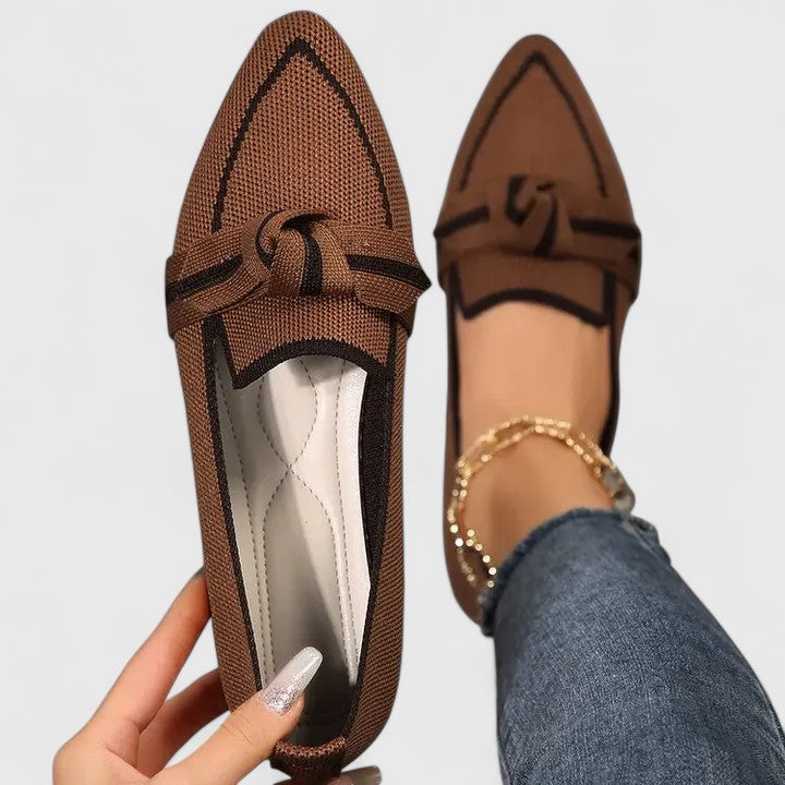 Bailey | Dames orthopedische loafers met puntige neus en knoopdetail