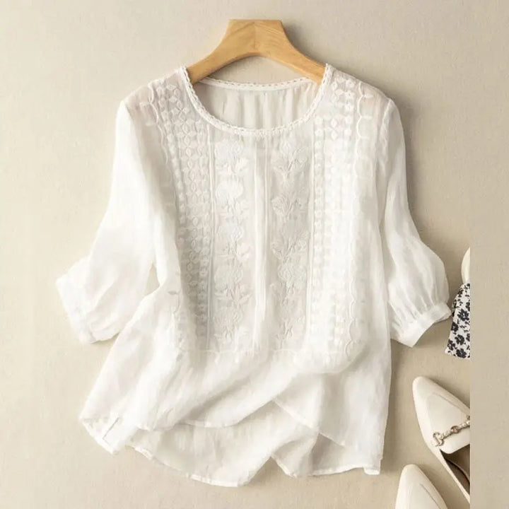Phoebe | Dames Geborduurde Blouse Met Ronde Hals