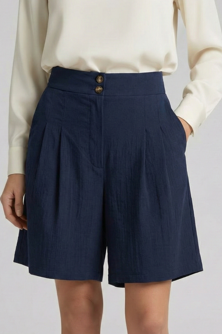 Kamila | Dames shorts met hoge taille en plooien in klassieke snit