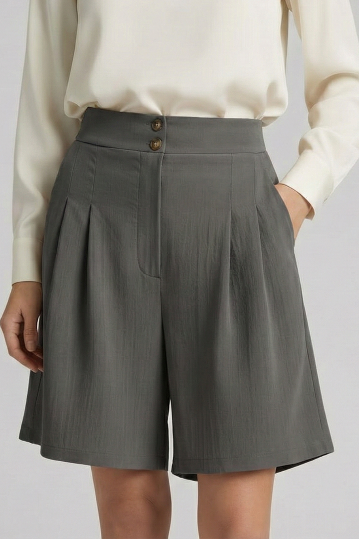 Kamila | Dames shorts met hoge taille en plooien in klassieke snit