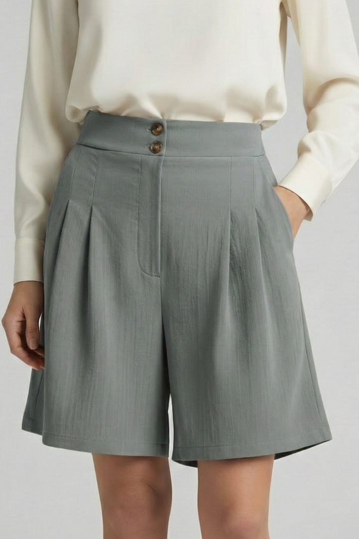 Kamila | Dames shorts met hoge taille en plooien in klassieke snit