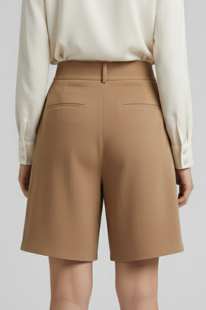 Kamila | Dames shorts met hoge taille en plooien in klassieke snit