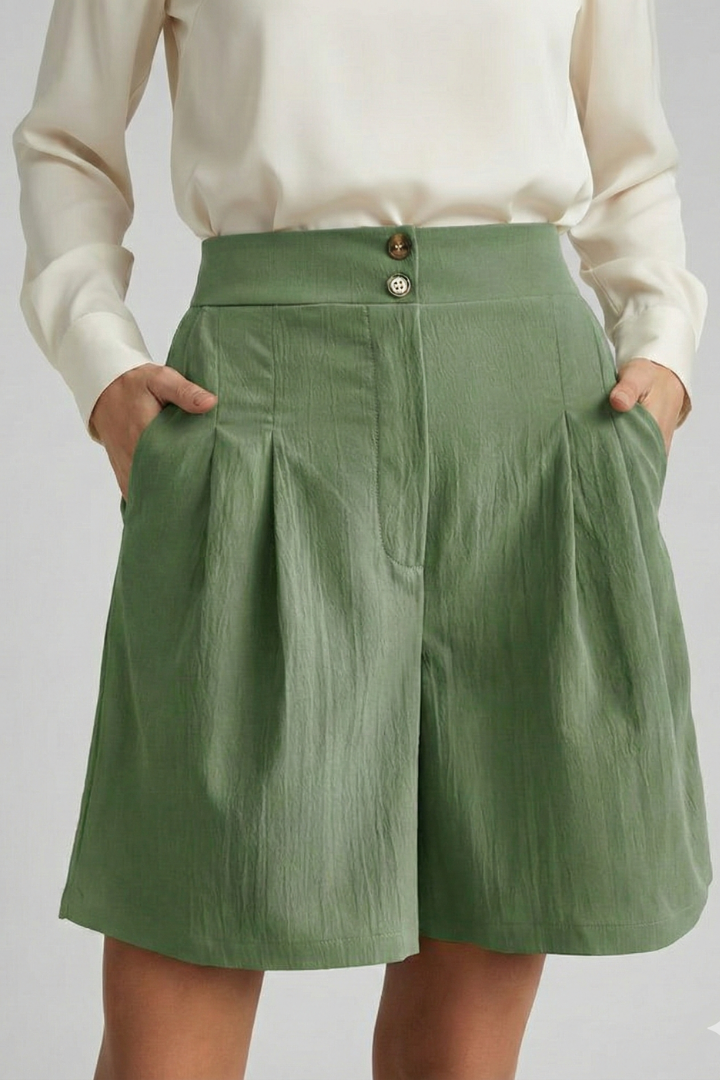 Kamila | Dames shorts met hoge taille en plooien in klassieke snit