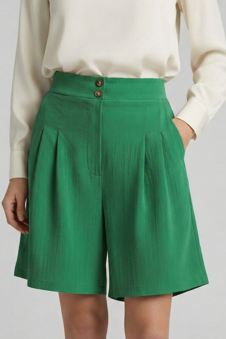 Kamila | Dames shorts met hoge taille en plooien in klassieke snit