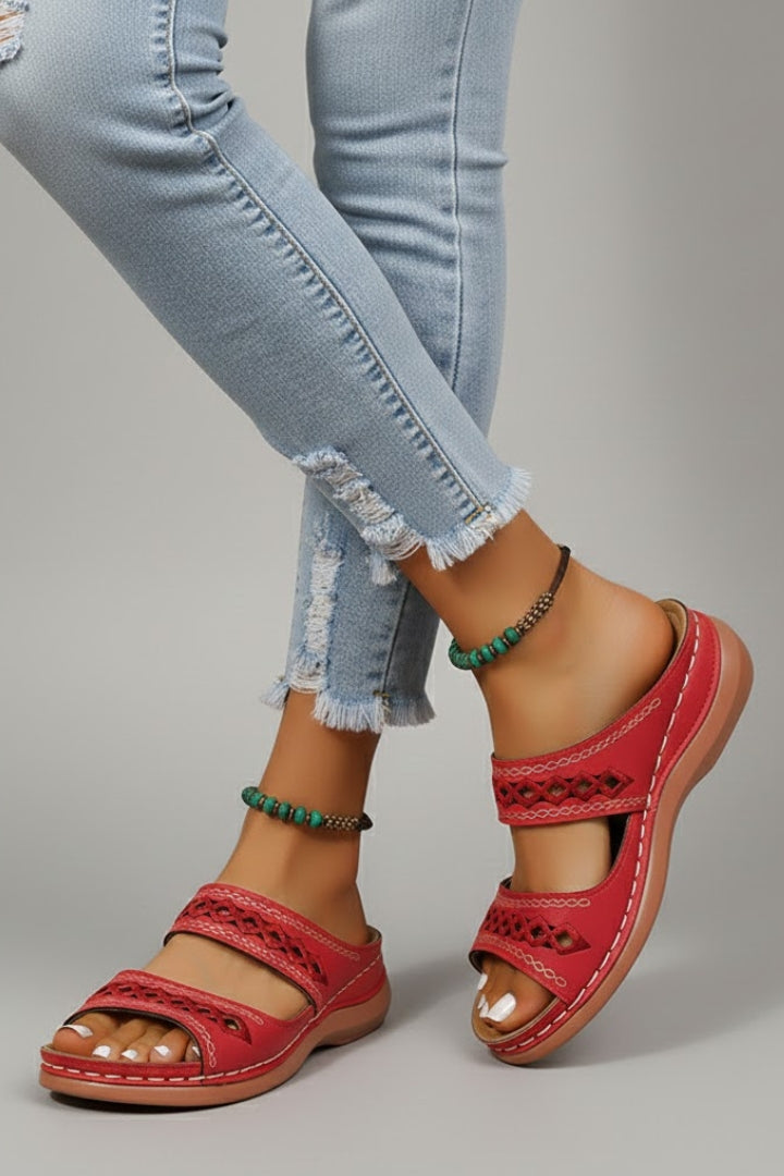 Alana | Dames Pantoletten met Dubbele Band en Decoratieve Uitsparingen