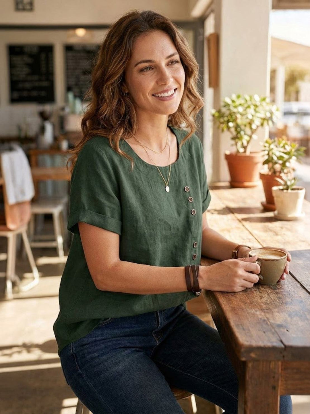 Amelia | Dames Linnen Blouse Met Ronde Hals En Knoopsluiting