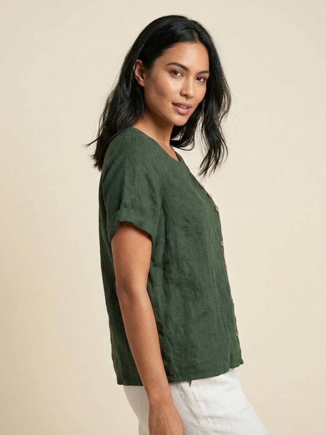 Amelia | Dames Linnen Blouse Met Ronde Hals En Knoopsluiting