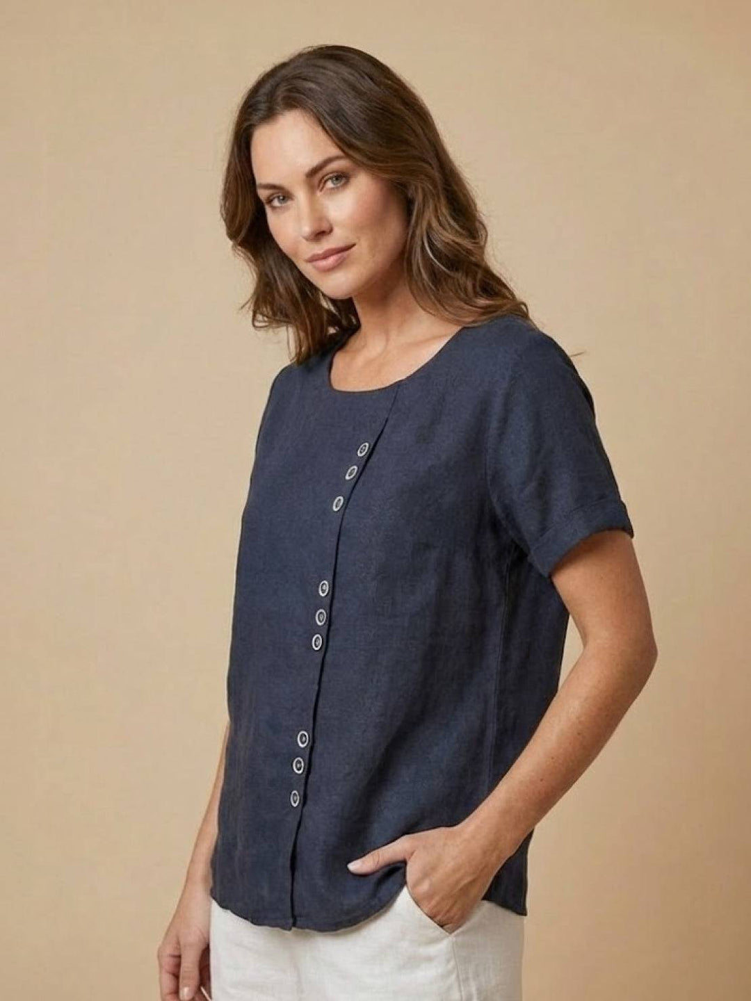Amelia | Dames Linnen Blouse Met Ronde Hals En Knoopsluiting