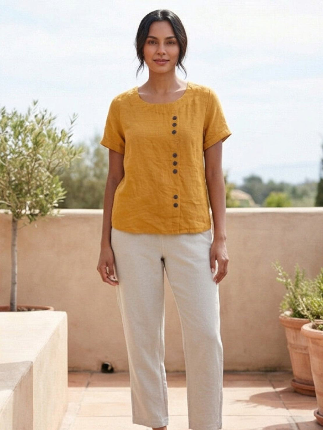 Amelia | Dames Linnen Blouse Met Ronde Hals En Knoopsluiting