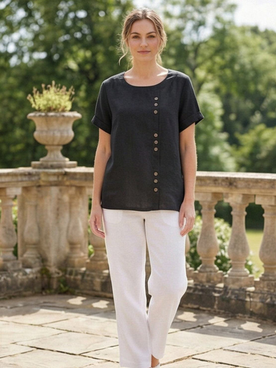 Amelia | Dames Linnen Blouse Met Ronde Hals En Knoopsluiting