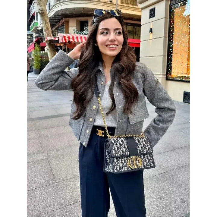 Sienna | Dames Cropped Bomberjas Met Knoopsluiting Aan De Voorkant