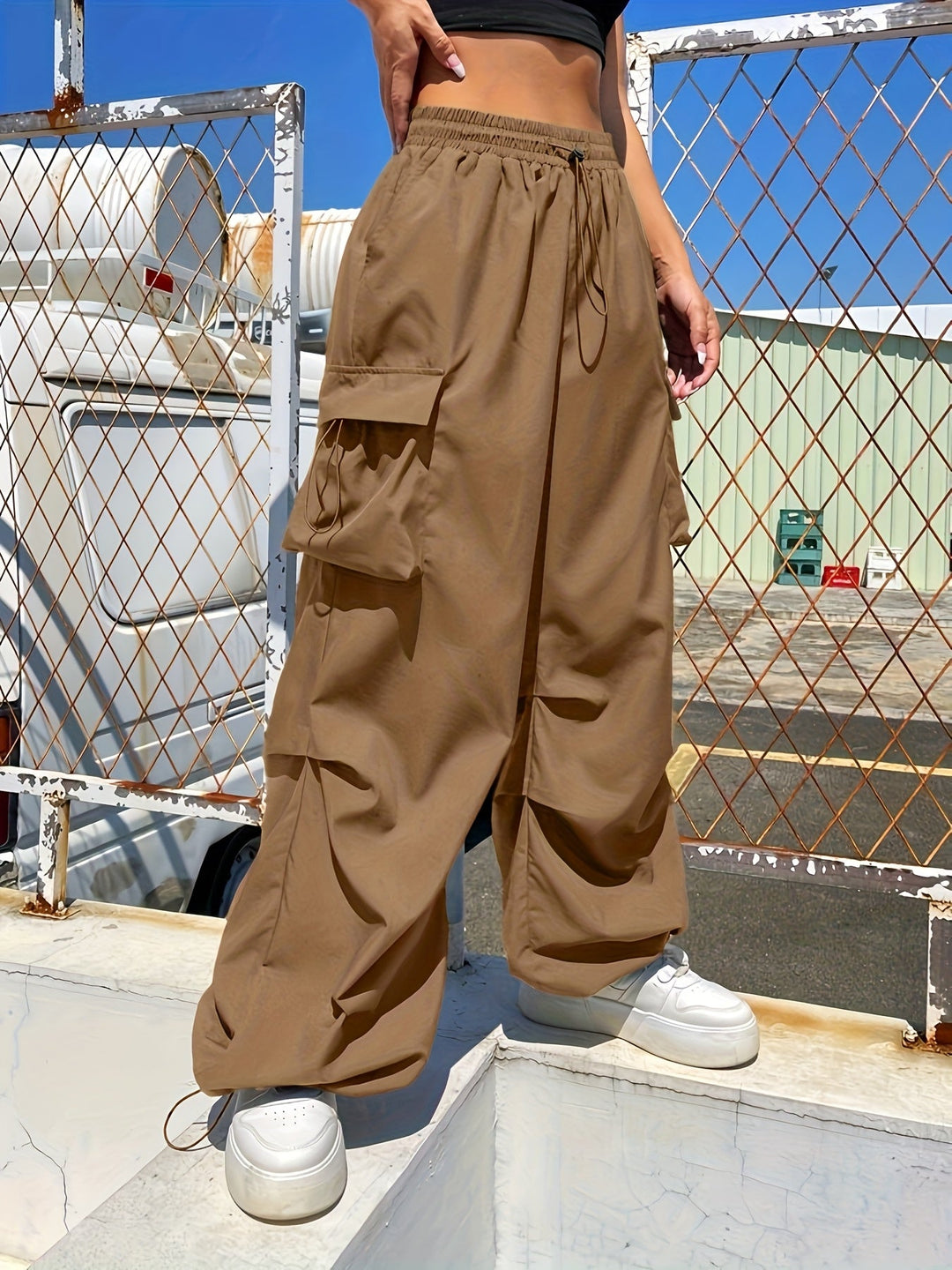 Chloe | Dames Cargo Broek Met Wijde Pijpen En Zakken